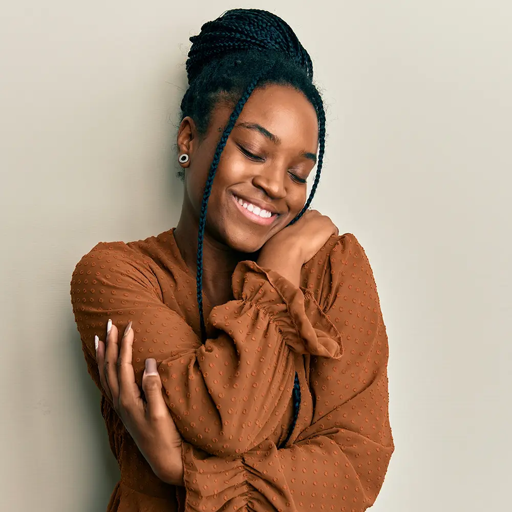 Eine Frau, die sich sichtlich selbst mag